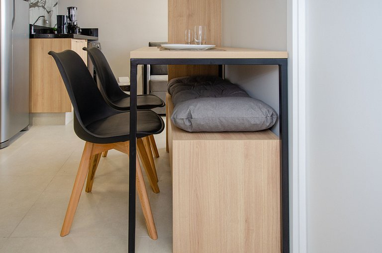 Lindo apto com 2 dorms e varanda na Pompéia