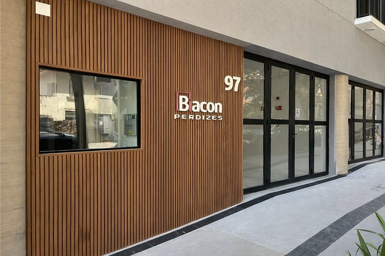 Lindo apto com 2 dorms e varanda na Pompéia