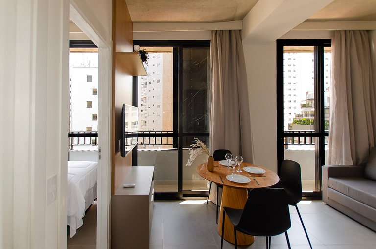 Belo apto de 2 dorms C/ varanda e ar-condicionado