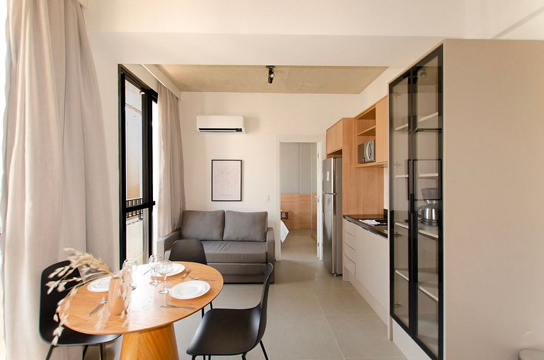 Belo apto de 2 dorms C/ varanda e ar-condicionado