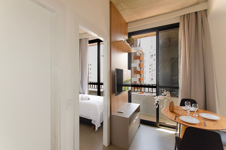 Belo apto de 2 dorms C/ varanda e ar-condicionado