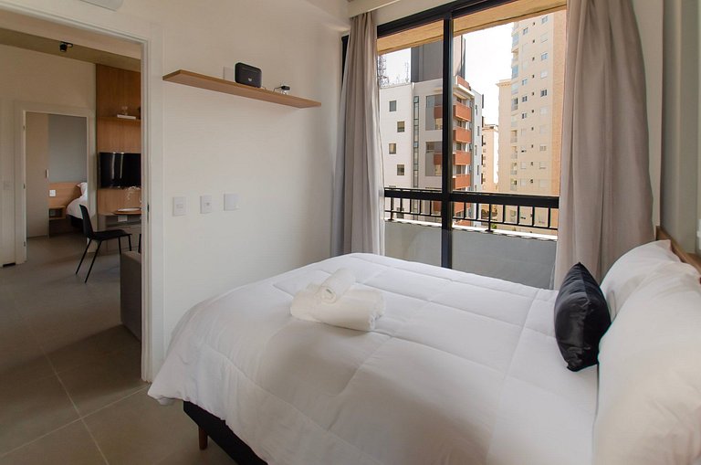 Belo apto de 2 dorms C/ varanda e ar-condicionado