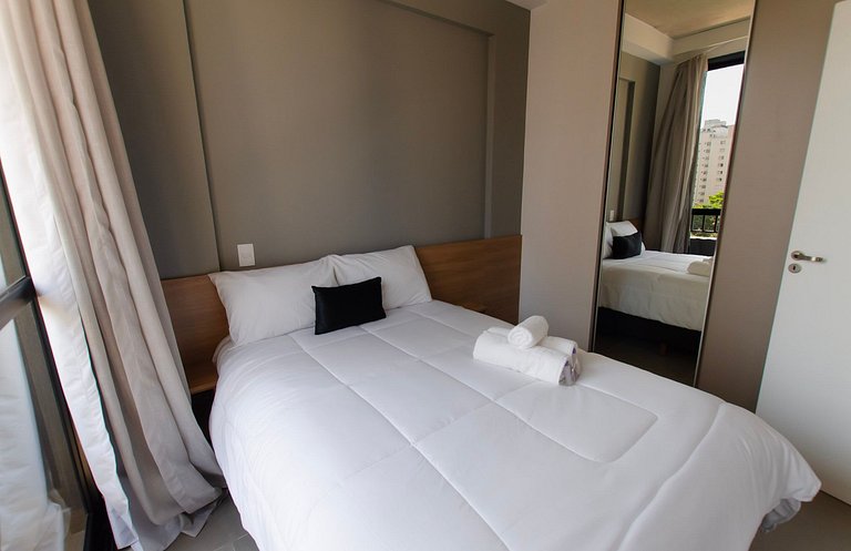 Belo apto de 2 dorms C/ varanda e ar-condicionado