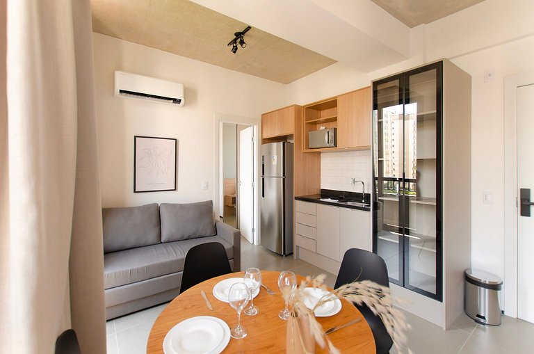 Belo apto de 2 dorms C/ varanda e ar-condicionado