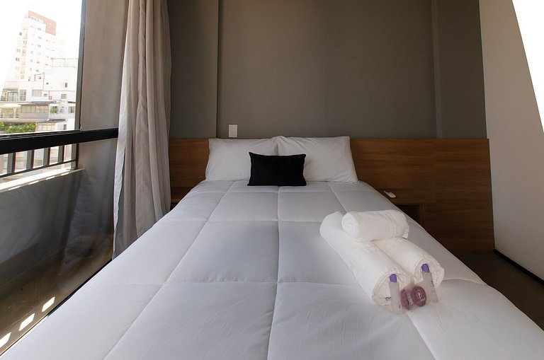 Belo apto de 2 dorms C/ varanda e ar-condicionado