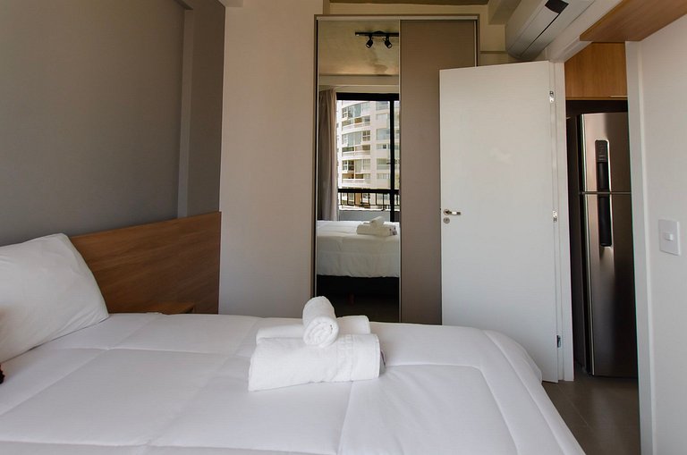 Belo apto de 2 dorms C/ varanda e ar-condicionado