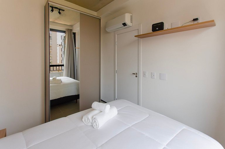 Belo apto de 2 dorms C/ varanda e ar-condicionado