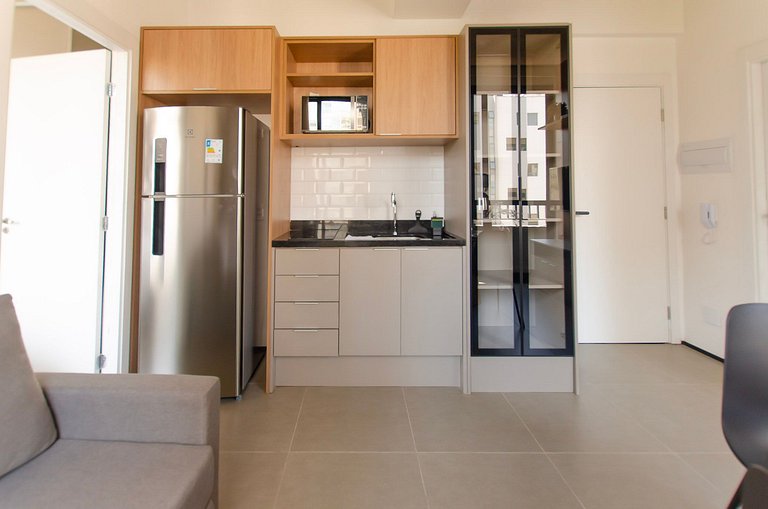 Belo apto de 2 dorms C/ varanda e ar-condicionado