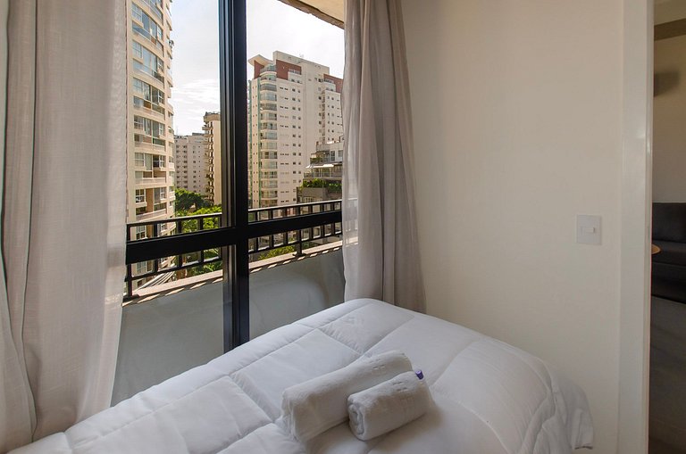 Belo apto de 2 dorms C/ varanda e ar-condicionado