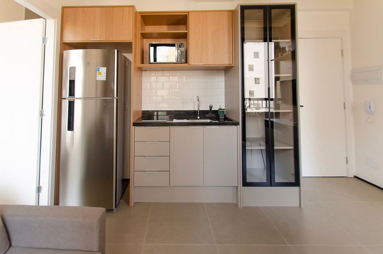 Belo apto de 2 dorms C/ varanda e ar-condicionado