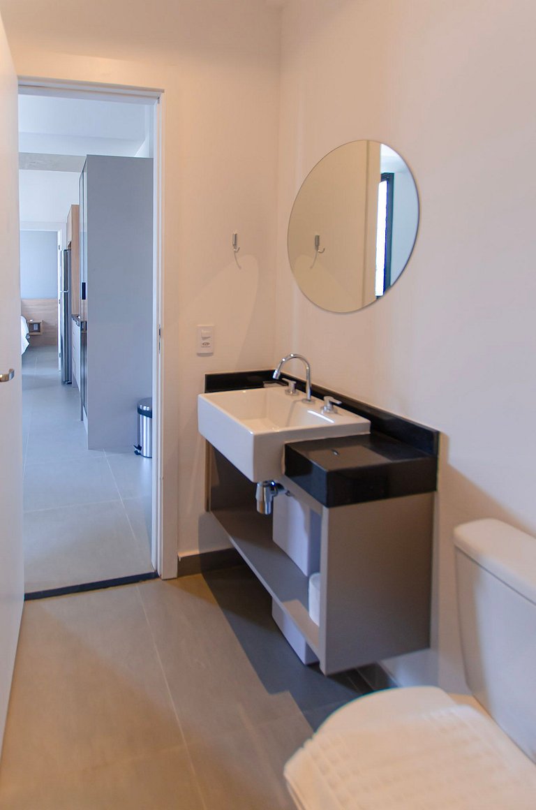 Belo apto de 2 dorms C/ varanda e ar-condicionado