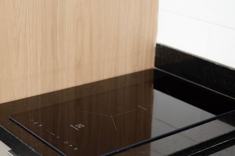 Belo apto de 2 dorms C/ varanda e ar-condicionado