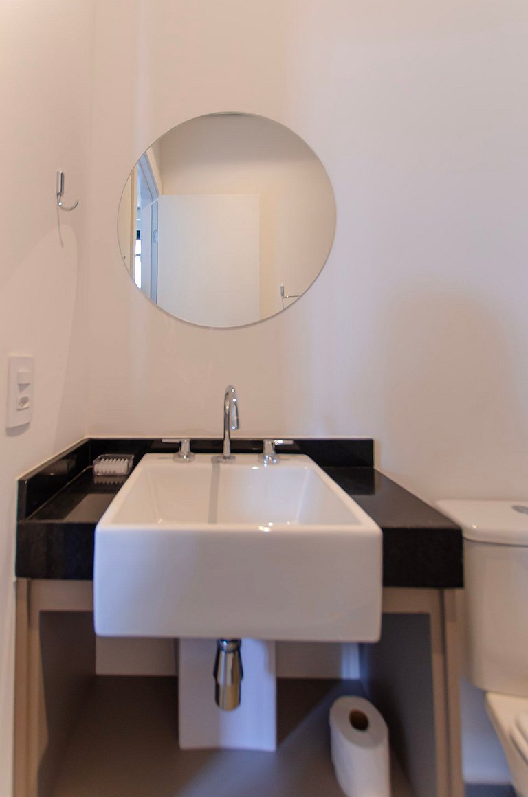 Belo apto de 2 dorms C/ varanda e ar-condicionado