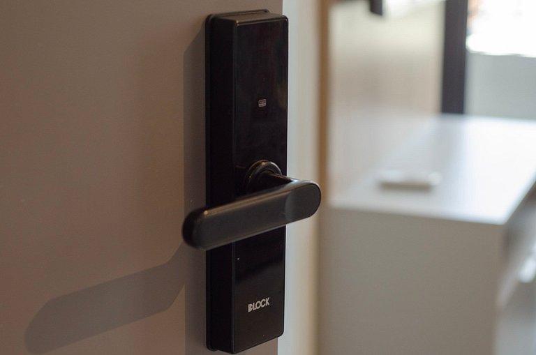 Belo apto de 2 dorms C/ varanda e ar-condicionado