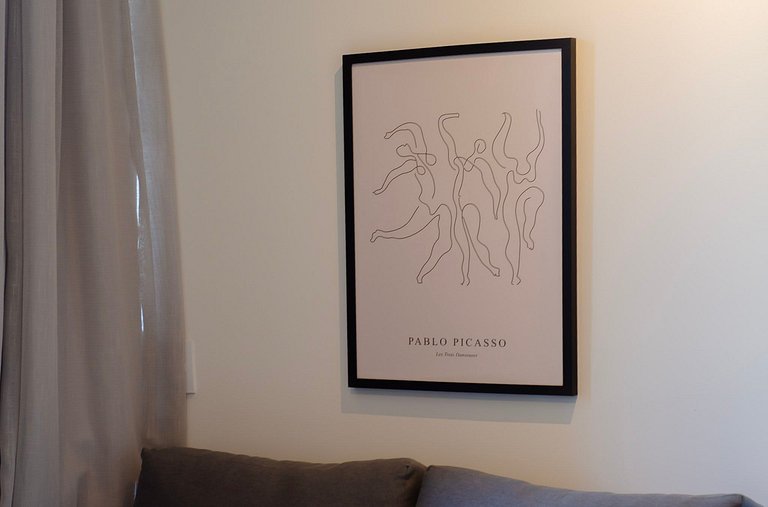 Belo apto de 2 dorms C/ varanda e ar-condicionado