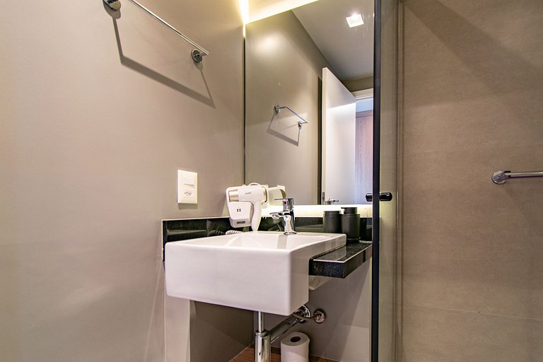 Charmoso studio ao lado da estação Paraiso