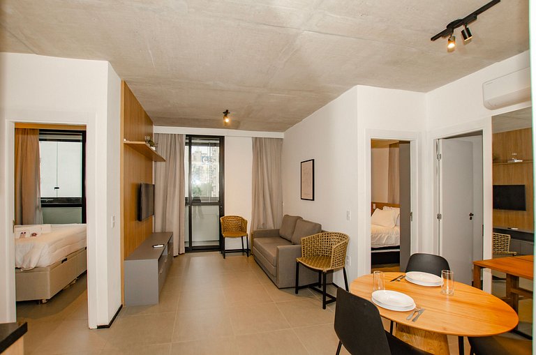 Belo apto de 2 dorms C/ varanda e ar-condicionado