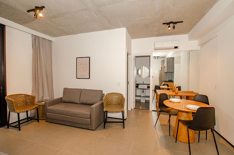 Belo apto de 2 dorms C/ varanda e ar-condicionado