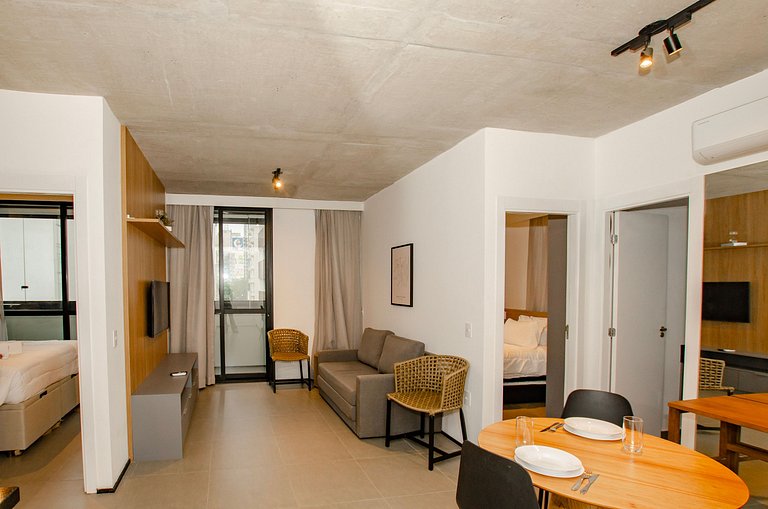 Belo apto de 2 dorms C/ varanda e ar-condicionado