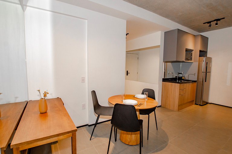 Belo apto de 2 dorms C/ varanda e ar-condicionado