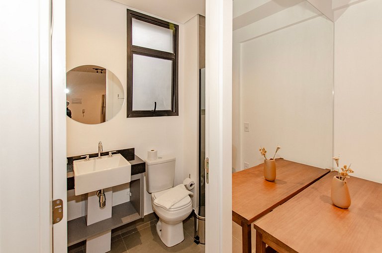 Belo apto de 2 dorms C/ varanda e ar-condicionado