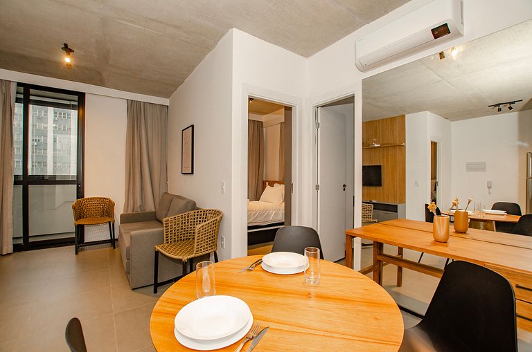 Belo apto de 2 dorms C/ varanda e ar-condicionado