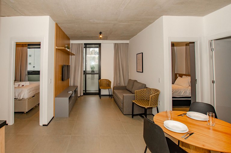 Belo apto de 2 dorms C/ varanda e ar-condicionado