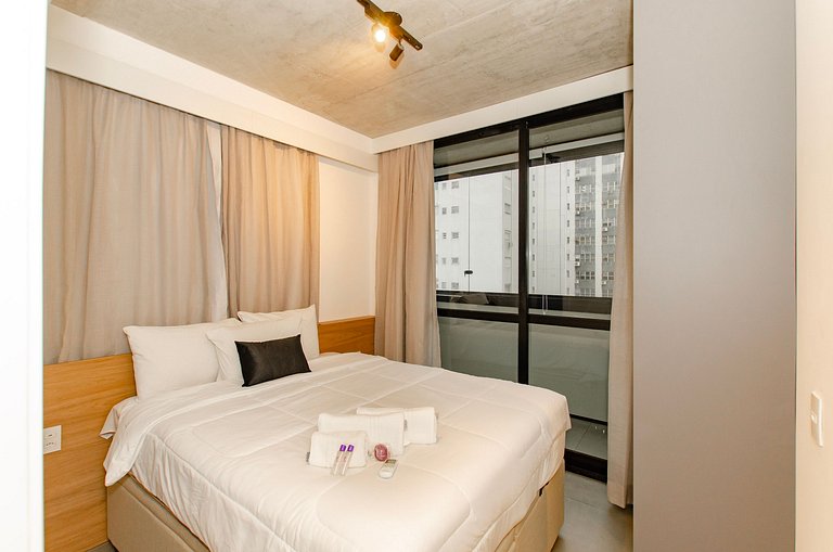 Belo apto de 2 dorms C/ varanda e ar-condicionado