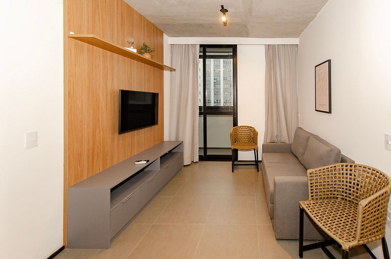 Belo apto de 2 dorms C/ varanda e ar-condicionado