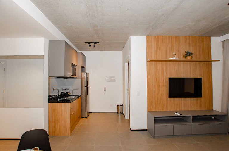 Belo apto de 2 dorms C/ varanda e ar-condicionado