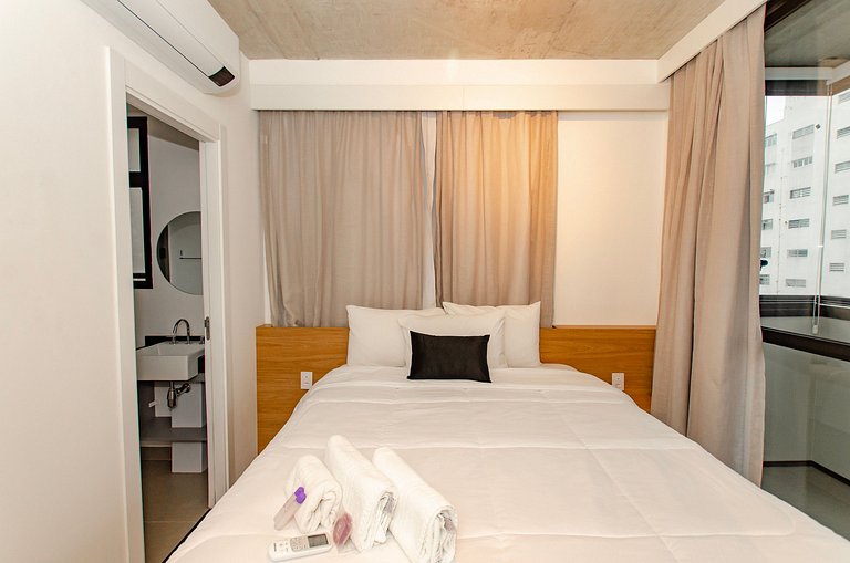 Belo apto de 2 dorms C/ varanda e ar-condicionado