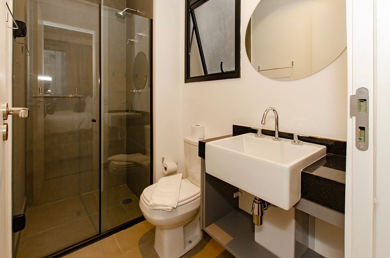 Belo apto de 2 dorms C/ varanda e ar-condicionado