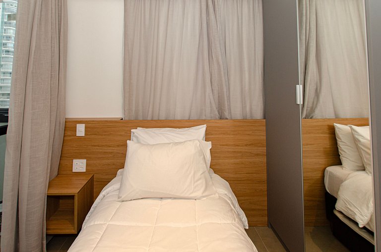 Belo apto de 2 dorms C/ varanda e ar-condicionado