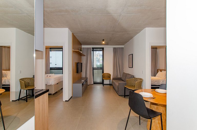 Belo apto de 2 dorms C/ varanda e ar-condicionado