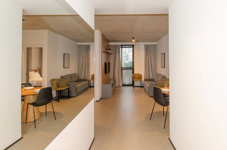 Belo apto de 2 dorms C/ varanda e ar-condicionado