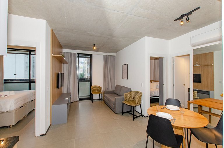 Belo apto de 2 dorms C/ varanda e ar-condicionado