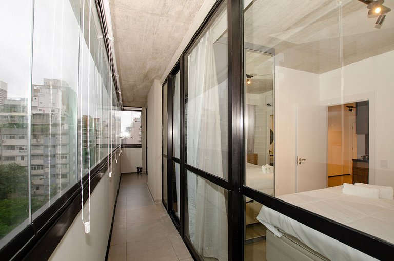 Belo apto de 2 dorms C/ varanda e ar-condicionado