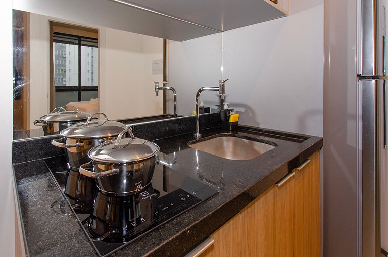 Belo apto de 2 dorms C/ varanda e ar-condicionado