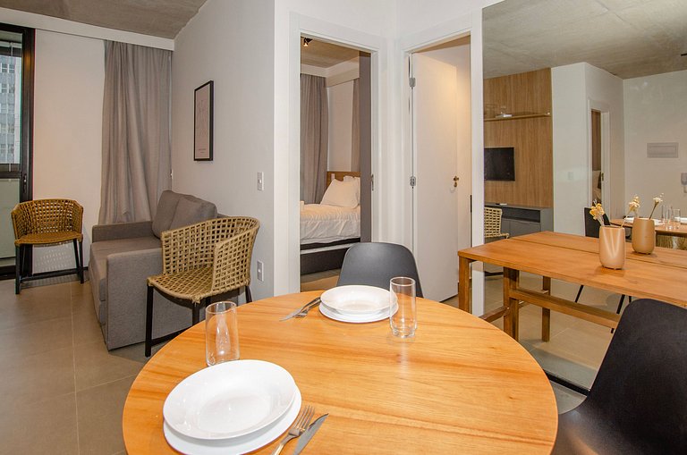 Belo apto de 2 dorms C/ varanda e ar-condicionado