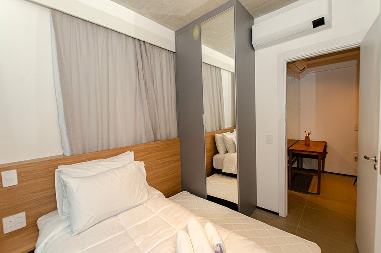 Belo apto de 2 dorms C/ varanda e ar-condicionado