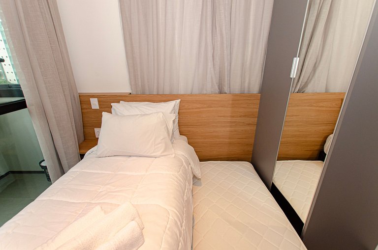 Belo apto de 2 dorms C/ varanda e ar-condicionado