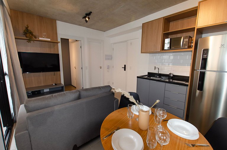 Belo apto de 2 dorms C/ varanda e ar-condicionado