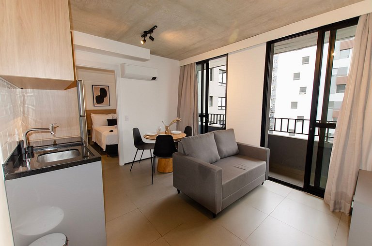 Belo apto de 2 dorms C/ varanda e ar-condicionado