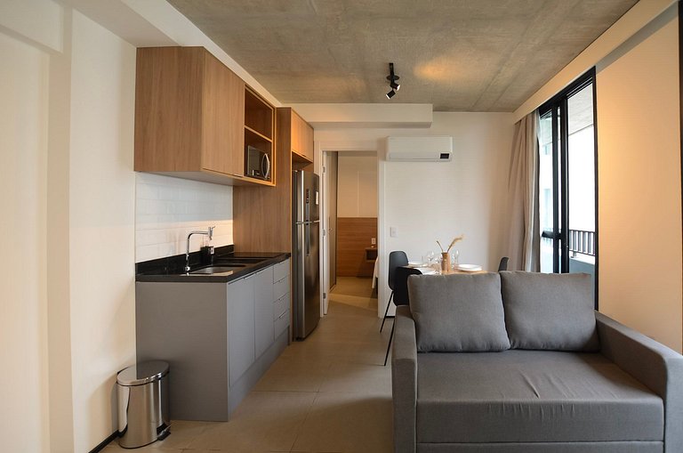 Belo apto de 2 dorms C/ varanda e ar-condicionado