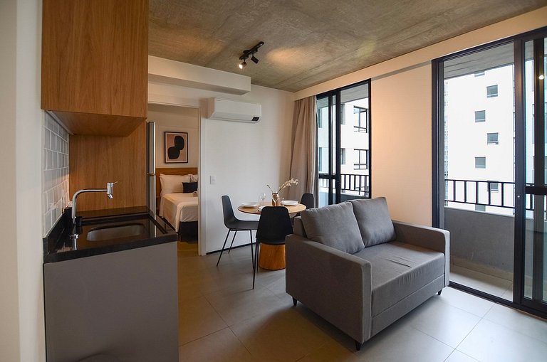 Belo apto de 2 dorms C/ varanda e ar-condicionado