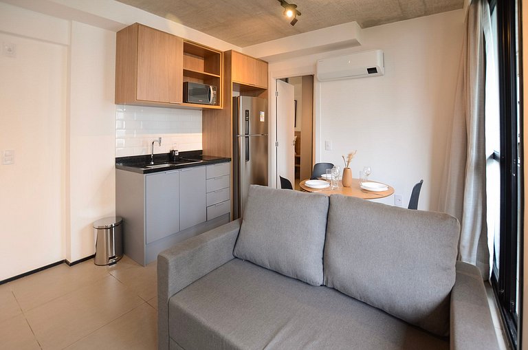 Belo apto de 2 dorms C/ varanda e ar-condicionado