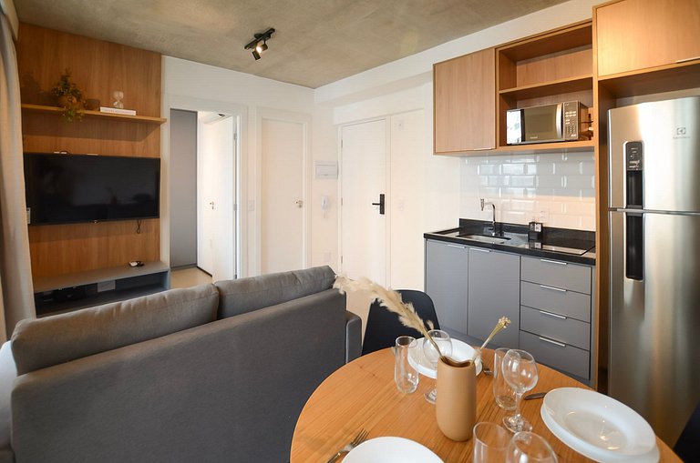 Belo apto de 2 dorms C/ varanda e ar-condicionado