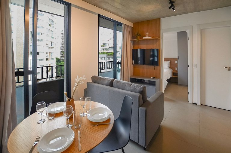 Belo apto de 2 dorms C/ varanda e ar-condicionado