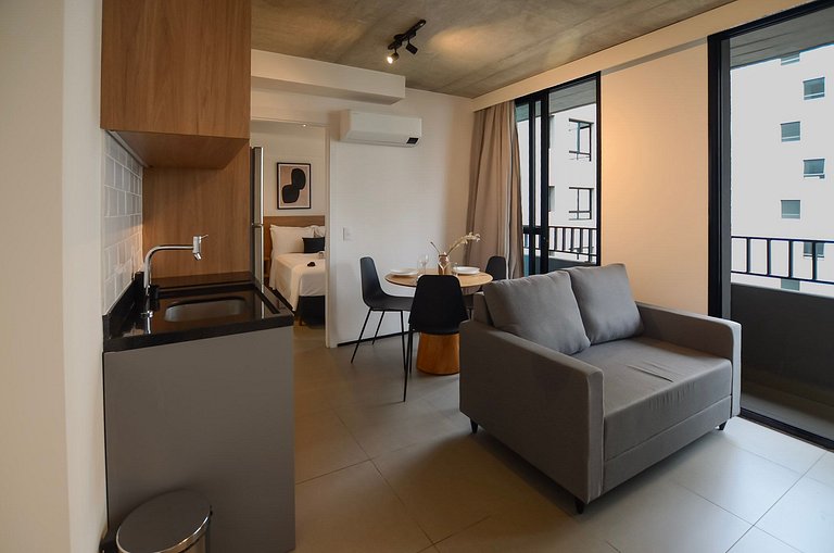 Belo apto de 2 dorms C/ varanda e ar-condicionado