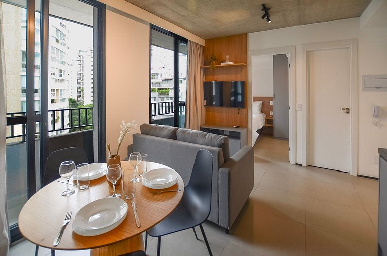 Belo apto de 2 dorms C/ varanda e ar-condicionado